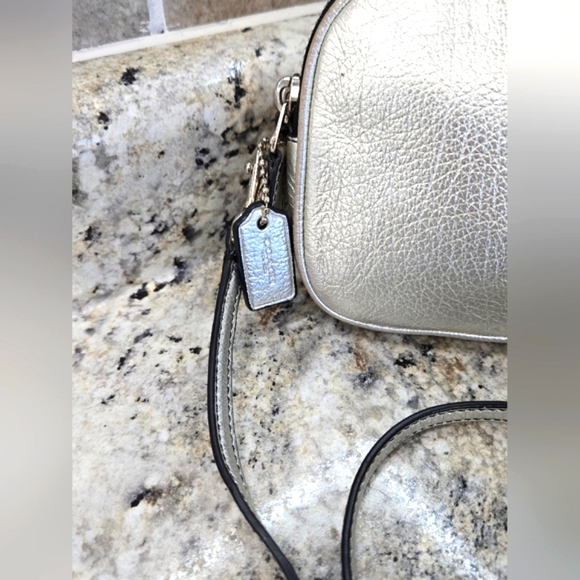COACH SILVER CROSSBODY IN PEBBLE LEATHER EUC - Picture 3 of 16